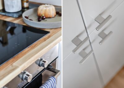 Dubbel bild som visar detaljer i ett kök med en häll och en dessert på en träbänkskiva till vänster, och närbild på moderna handtag på kökslådor till höger.